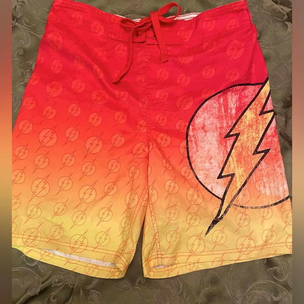 💙Men’s DC Medium swim Trunks. Bright orange & yellow. Mesh lining. .